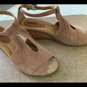 Earth Dusty Rose suede shoes size 9with 2” heel.
